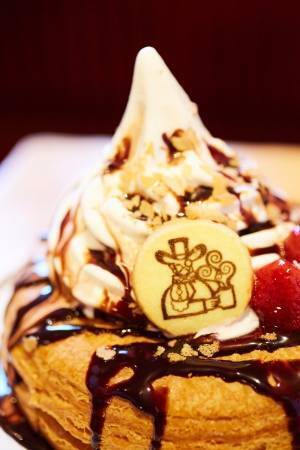 コメダ珈琲店の冬限定「ショコラノワール」濃厚なクーベルチュールチョコソースを絡めて