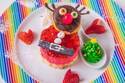 原宿「KAWAII MONSTER CAFE」クリスマスメニュー、毒可愛いデザートやハンバーガー