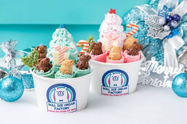 「ロール アイス クリーム ファクトリー」クリスマス限定アイス、クマが乗ったキュートな2種