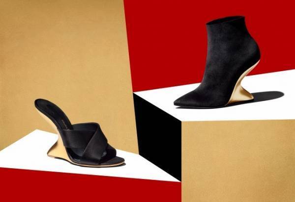 サルヴァトーレ フェラガモのクリスマス、ウィメンズ・メンズから黒×ゴールドのシューズやバッグ