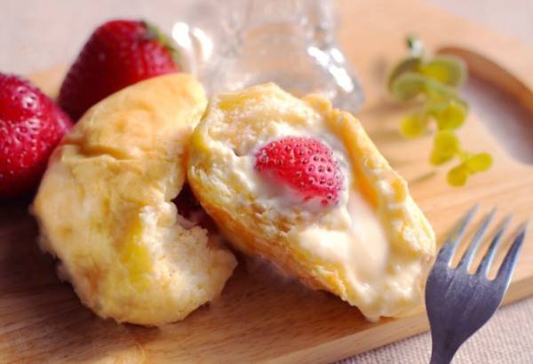 八天堂×TGC、苺1個が入った「くりーむパン」とあまおうジャムのマフィン期間限定発売