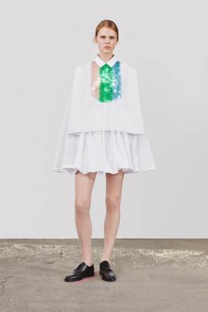 ジル・サンダーから“変形”白シャツ＆ベルトで遊ぶシャツドレス登場