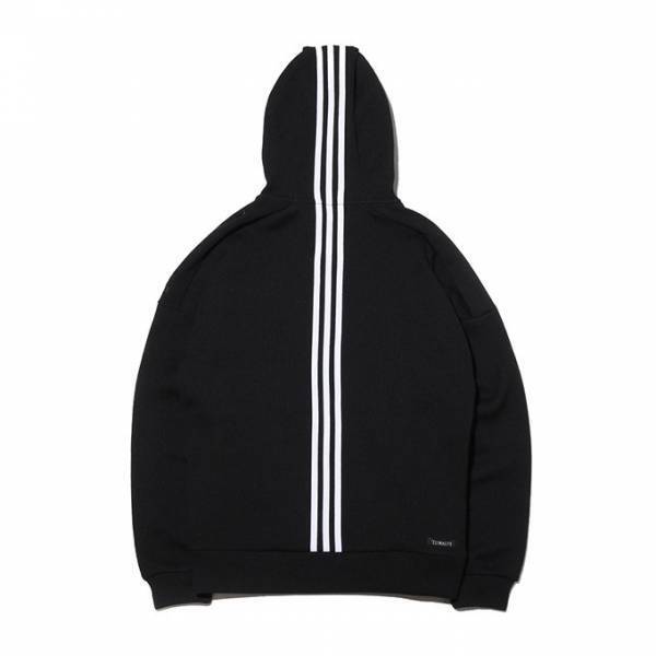 アディダスの新作フーディー＆ジョガーパンツ、ニットのような風合い＆フードにアイマスク搭載