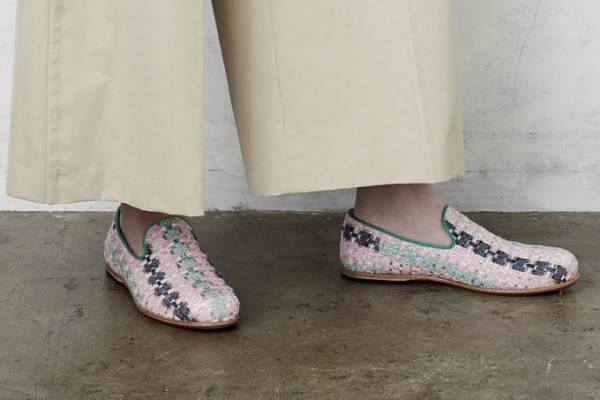 ルール ロジェット ブランド初のシューズ誕生、 低反発インソールの履き心地よいスリッポン