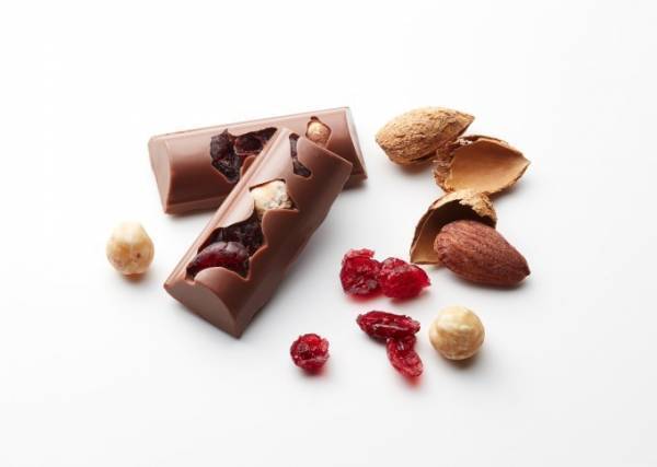 ネスレの贅沢タブレットチョコ「ネスレ ラトリエ」日本初上陸、ドライフルーツとナッツがごろごろ