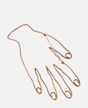 ステラ マッカートニー“手＆スター”モチーフの大ぶりブローチ＆イヤリング