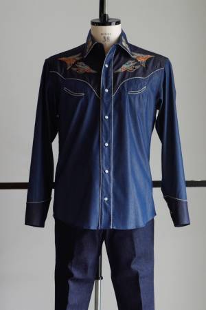 京都発「レインメーカー」より、“現代の琳派”木村英輝が描くカワセミの刺繍入りウエスタンシャツ