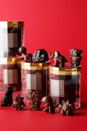 ウェスティンホテル東京のバレンタインチョコ、ロボットや恐竜がモチーフのミルク＆ビターチョコ