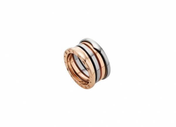 ブルガリの新作リング「ビー・ゼロワン ラビリンス」、2種類のゴールドを用いた4連リング
