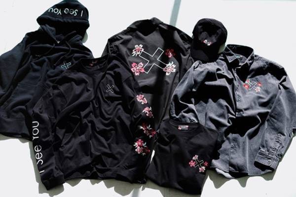 The xxとビームスより、アルバムアートワークと桜がモチーフのパーカーやデニムシャツ