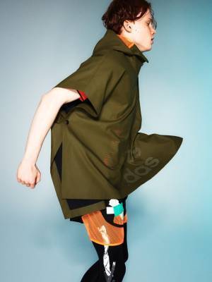 アディダス バイ カラー18年春夏新作、ランダムなパッチワークのジャケットやスニーカー