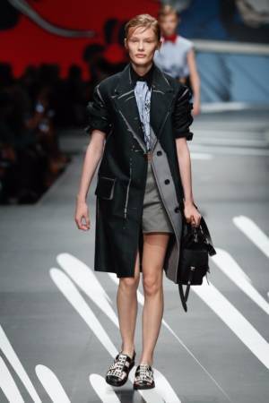 プラダ 2018年春夏コレクション - 漫画の力で露になる、男性的な思想を持つ現代女性の形