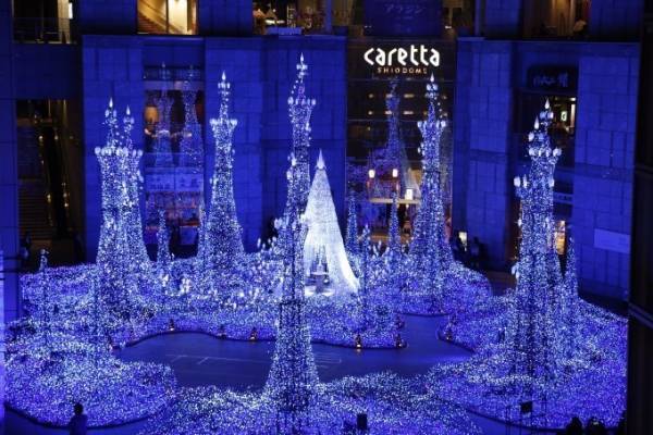 カレッタ汐留のイルミネーション『美女と野獣』をテーマにした”愛の物語”、1・2月限定ショーも