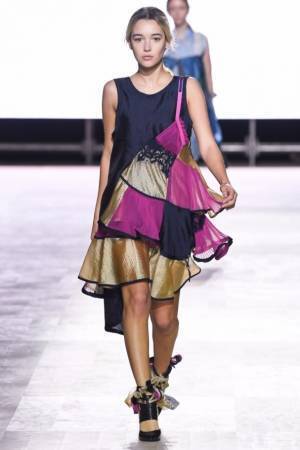 sacai / UNDERCOVER合同ショー - 2つの異なる世界観を表現&コラボを象徴するラスト