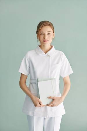 ジェラート ピケの「ナース服」誕生、アニマル柄トップス＆ライン入りワンピースをクラシコとコラボで