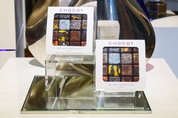銀座三越のバレンタイン、日本発上陸キューブ型ショコラや限定イチジク板チョコ