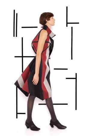 132 5. ISSEY MIYAKEより18年春夏の新作、独特なフォルムのワンピースなど