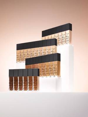 NARS 18年春ベースメイク - 上質なツヤとカバー力を持続する、全18色のファンデーション