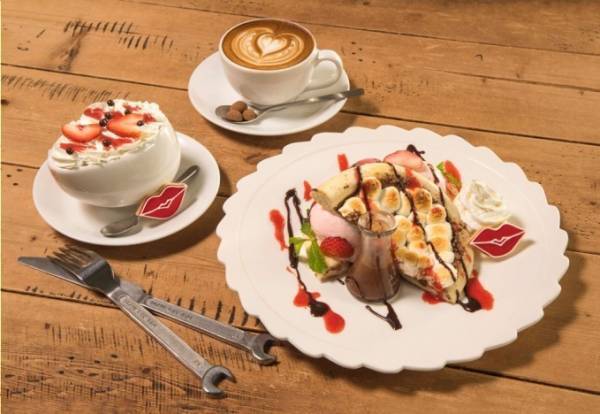 マックス ブレナー×ディーゼルのバレンタインメニュー、リップマークのせたチョコピザなど