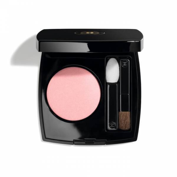 シャネルの春メークアップ - 春の訪れにきらめくフレッシュなピンクのフェイスカラーやアイシャドウ