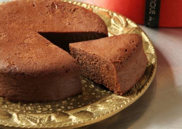 ジョエル・ロブションのバレンタイン、ハート型ボンボンショコラやベリーを飾ったタブレットチョコ