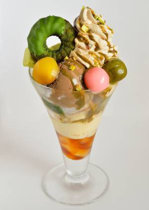 茶寮都路里、抹茶チョコドーナツとプラリネアイスの「祇園パフェ」を伊勢丹立川限定発売