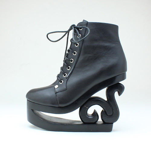 ジェフリーキャンベル “彫刻ヒール”のスケートシリーズから新作、レースアップブーツ型