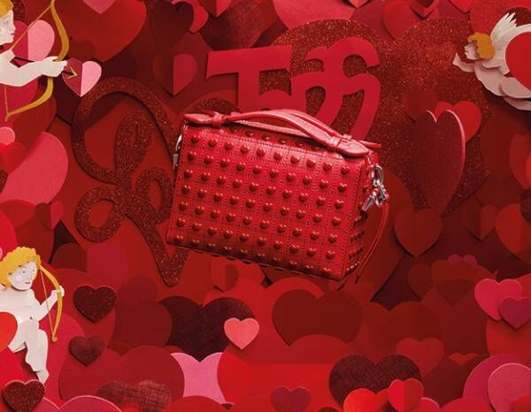 トッズのバレンタイン - ハートスタッズが並ぶ真っ赤なバッグや赤とベージュのスリッポン