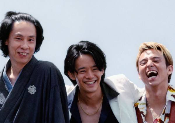 映画『君が君で君だ』池松壮亮が尾崎豊に、満島真之介がブラピになりきり好きな子を振り向かせる