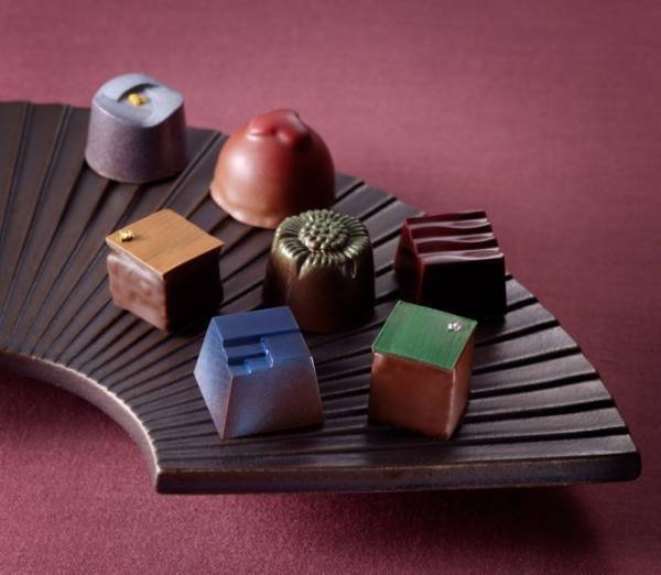 松坂屋名古屋店のバレンタイン、いちごを丸ごと使用したチョコや会場限定ソフトクリームなど