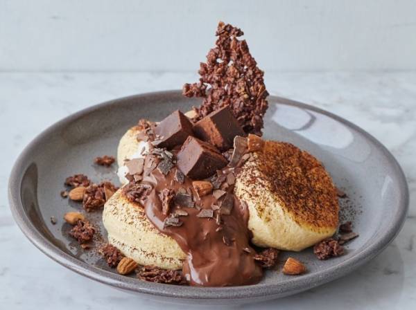 スフレパンケーキ専門店「フリッパーズ」からアップルパイ風＆チョコづくしパンケーキ、横浜元町に新店も