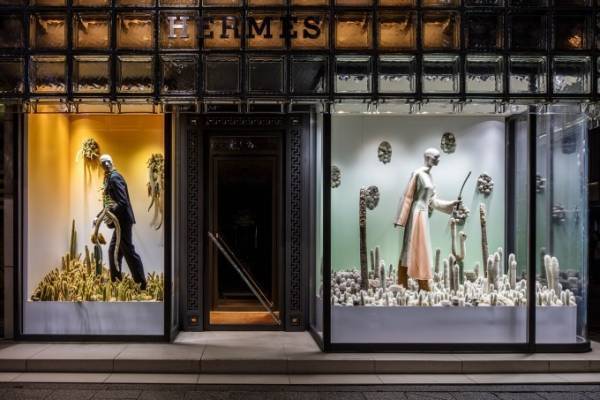 エルメス、銀座店のウィンドウディスプレイで“障害物ゲーム” - エルメス劇場100回記念