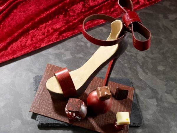 オシャレなハイヒール型のチョコ - ザ・プリンス パークタワー東京で発売