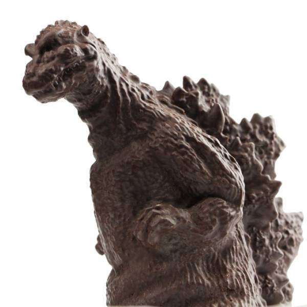ゴジラがチョコレートに！初代から『シン・ゴジラ』第2形態まで、バキバキに壊された板チョコも