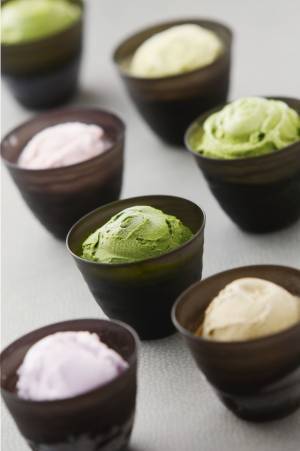 抹茶の濃さを選べるジェラートのななや、京都に関西初の直営店 - 京野菜の限定パウンドケーキも