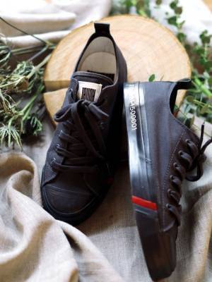 トランク ホテル×プロケッズのコラボスニーカー、ホテルロゴ＆住所をプリント