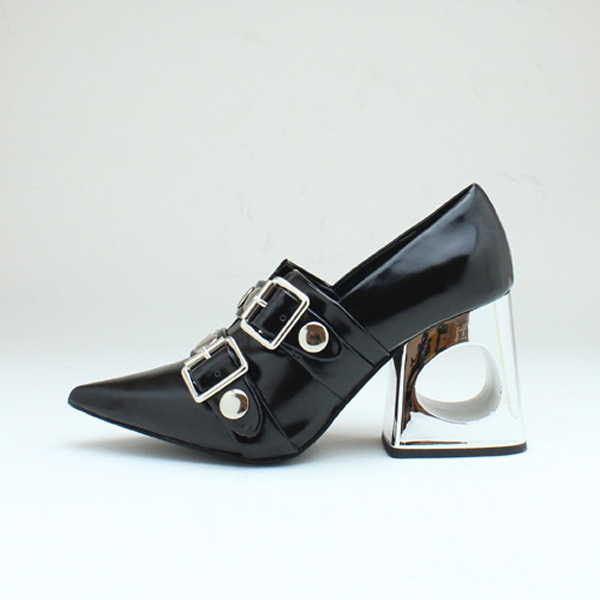 ジェフリーキャンベル新作シューズ「ホールヒール」穴あきチャンキーヒールにスタッズ＆バックル