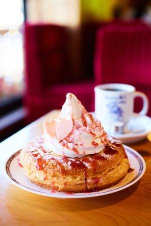 コメダ史上“いちばんかわいい”「シロノワール キュート」あまおうを使った苺餡＆ラズベリーソース