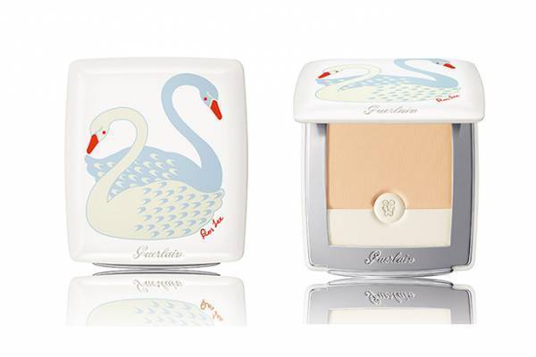 ゲラン“真珠肌を叶える”人気ファンデ「ペルル ブラン」が白鳥モチーフの限定パッケージに