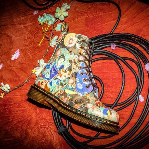 ドクターマーチン、“浮世絵”モチーフのブーツ＆シューズ - アッパーは和紙風の質感