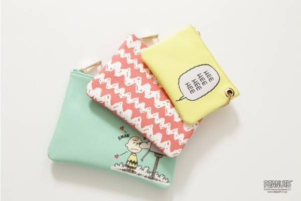 ジルスチュアート×ピーナッツ - スヌーピーのキラキラチャームやカラフルな3連ポーチ