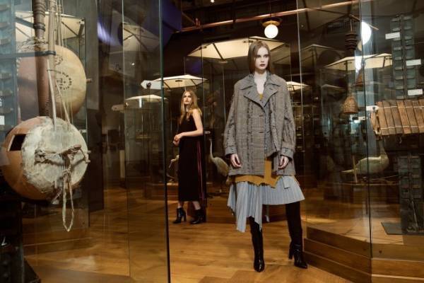 エズミ 2018-19年秋冬コレクション - より高次元の美しさへ、ヴィクトリア朝の空気をまとって