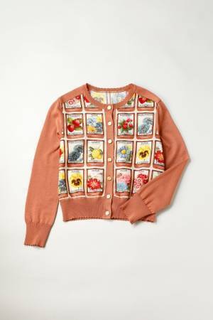 ジェーンマープルの新作、花やフルーツの種袋を並べた春風を呼ぶワンピやスカート