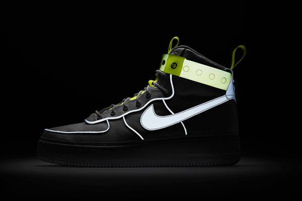 ナイキのスニーカー「エア フォース 1」から、“ナイトクラブ”が着想源の日本限定モデル