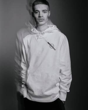 サタデーズNYC×フラグメント - ”稲妻ロゴ”を配したコラボパーカーやTシャツ