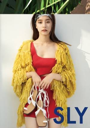 SLY、女優・新木優子が纏う18年春夏 - “地中海リゾート”から着想を受けたリネンウェアなど