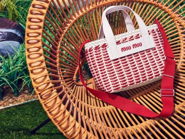 ミュウミュウ新作バッグ、エコレザーのカゴバッグやマテラッセ×バスケット
