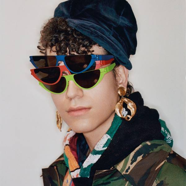 マイキータの新サングラス「KITT」トップラインで切れたキャッツアイ風、英マーティン・ローズとコラボ