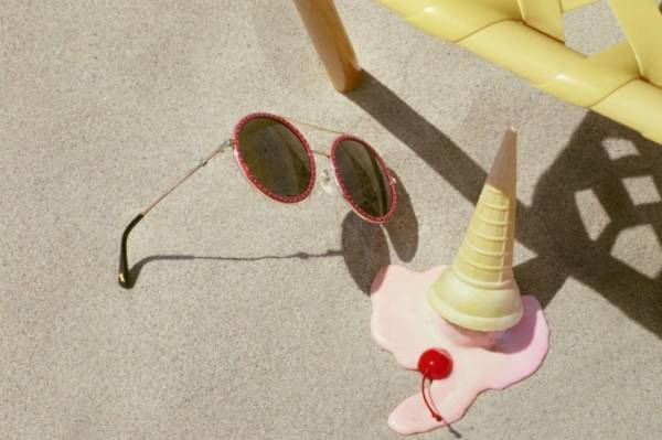 ​​​​​​​グッチ限定サングラス、スワロフスキー付きレッドフレームにGGロゴ＆ビー