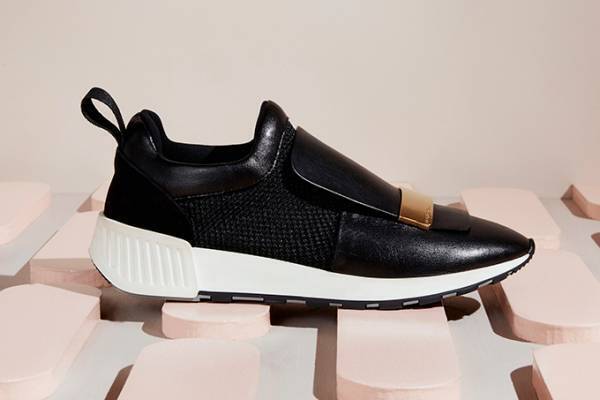 セルジオ ロッシの新スニーカー「SRランニング」レザーアッパーにメタルプレートで都会的な一足